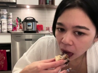 Ridiculously Sexy Webcam Babe And Her Toys